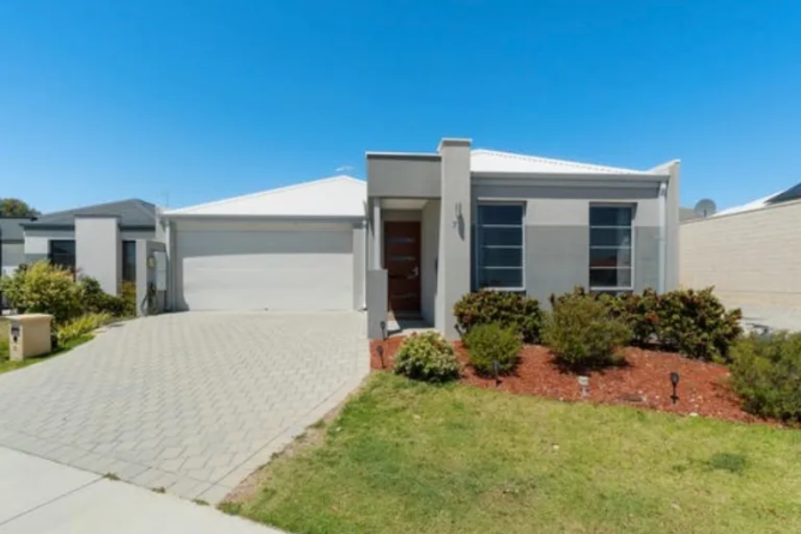 71 Grand Paradiso Parade Facade