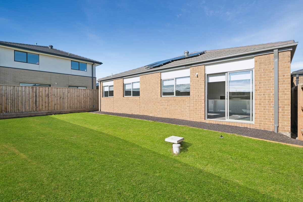 4 Wicklow Crescent, Donnybrook, VIC 3064