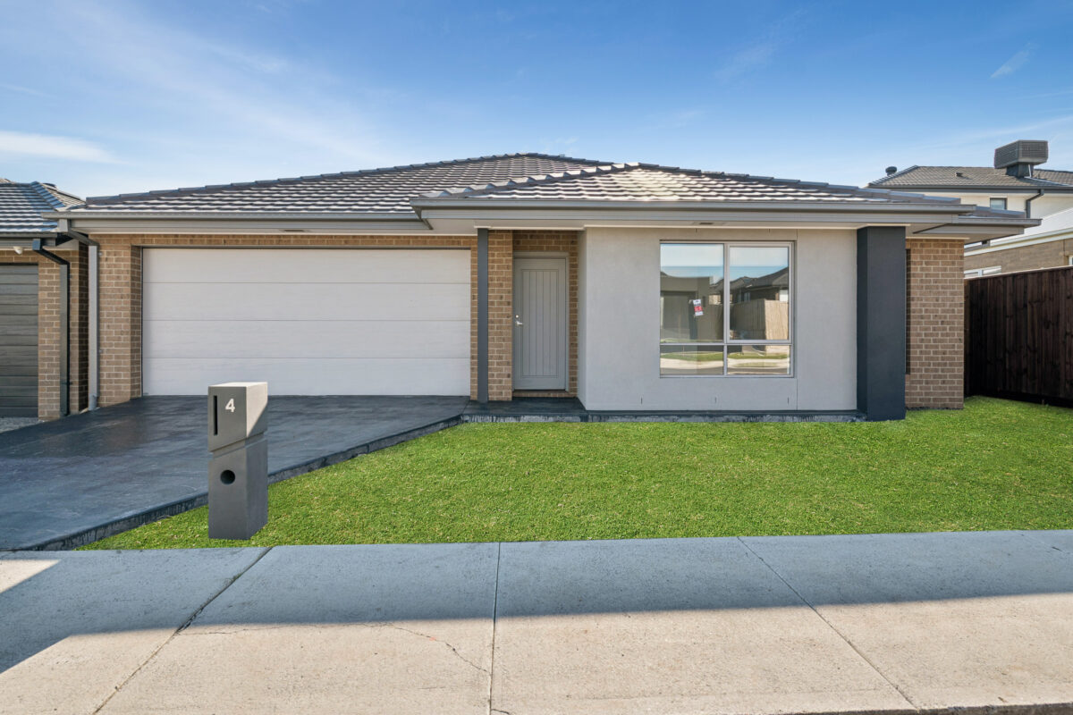 4 Wicklow Crescent, Donnybrook, VIC 3064