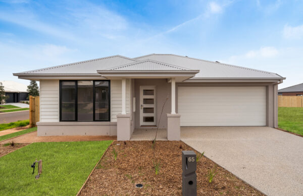 65 Aristides Crescent, Thornhill Park, VIC 3335