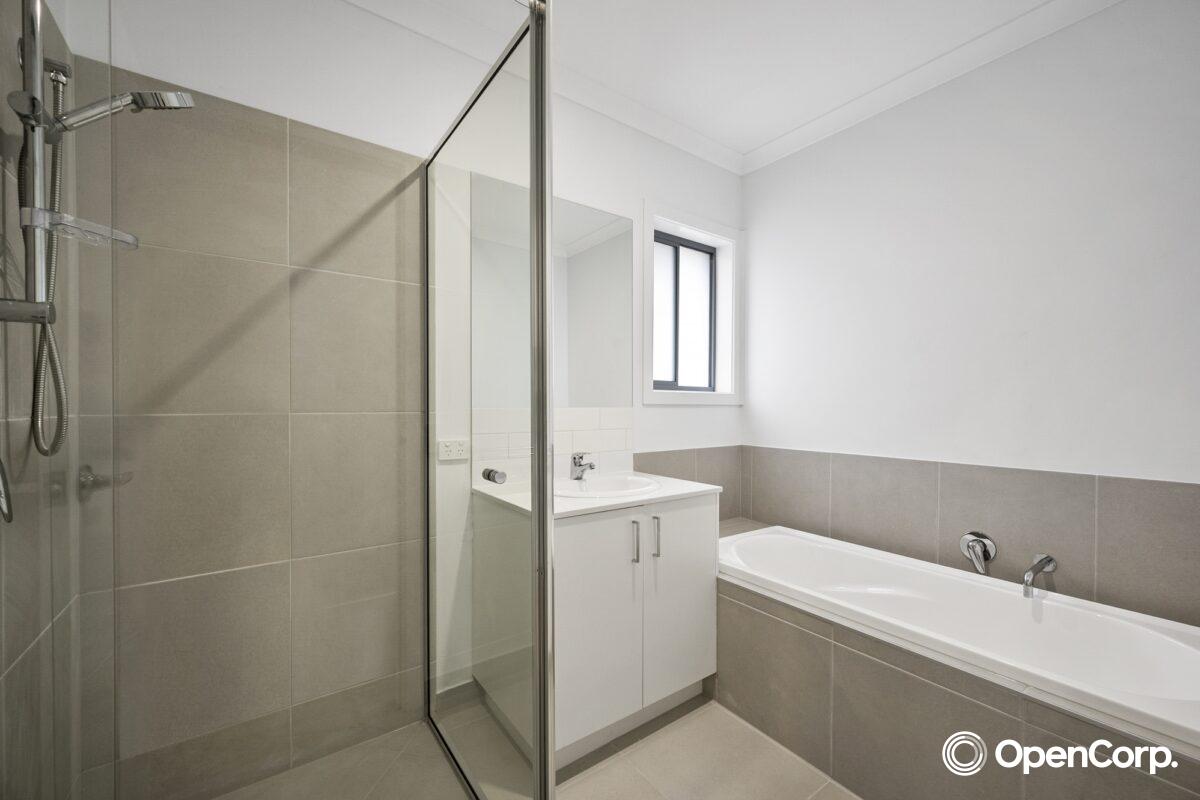30 Skyway Ave, WOLLERT, VIC 3750