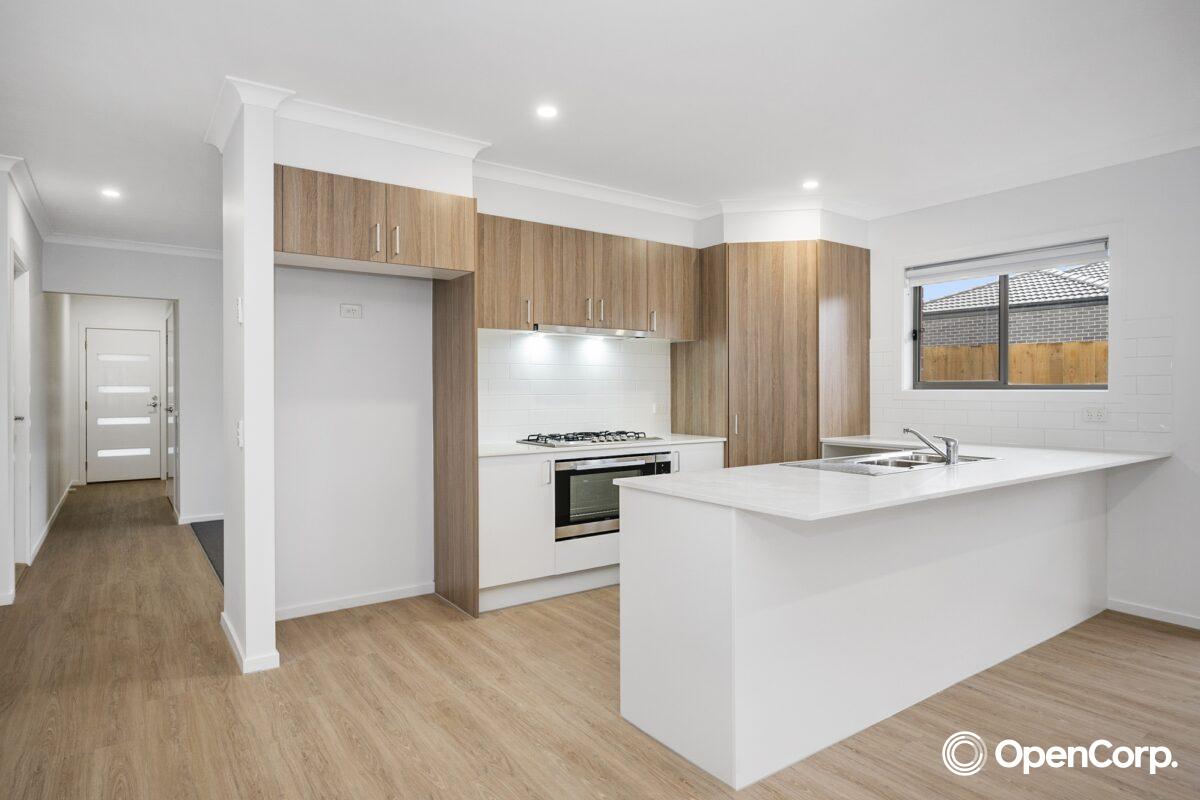 30 Skyway Ave, WOLLERT, VIC 3750