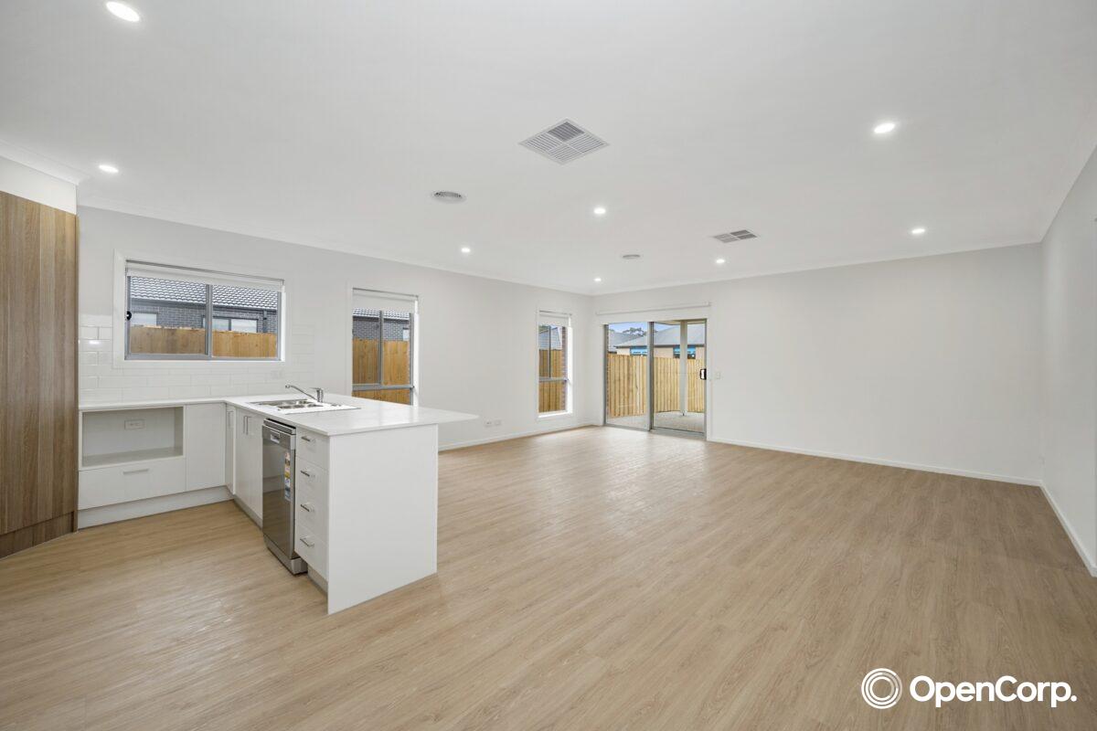 30 Skyway Ave, WOLLERT, VIC 3750