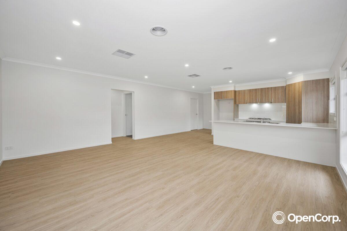 30 Skyway Ave, WOLLERT, VIC 3750
