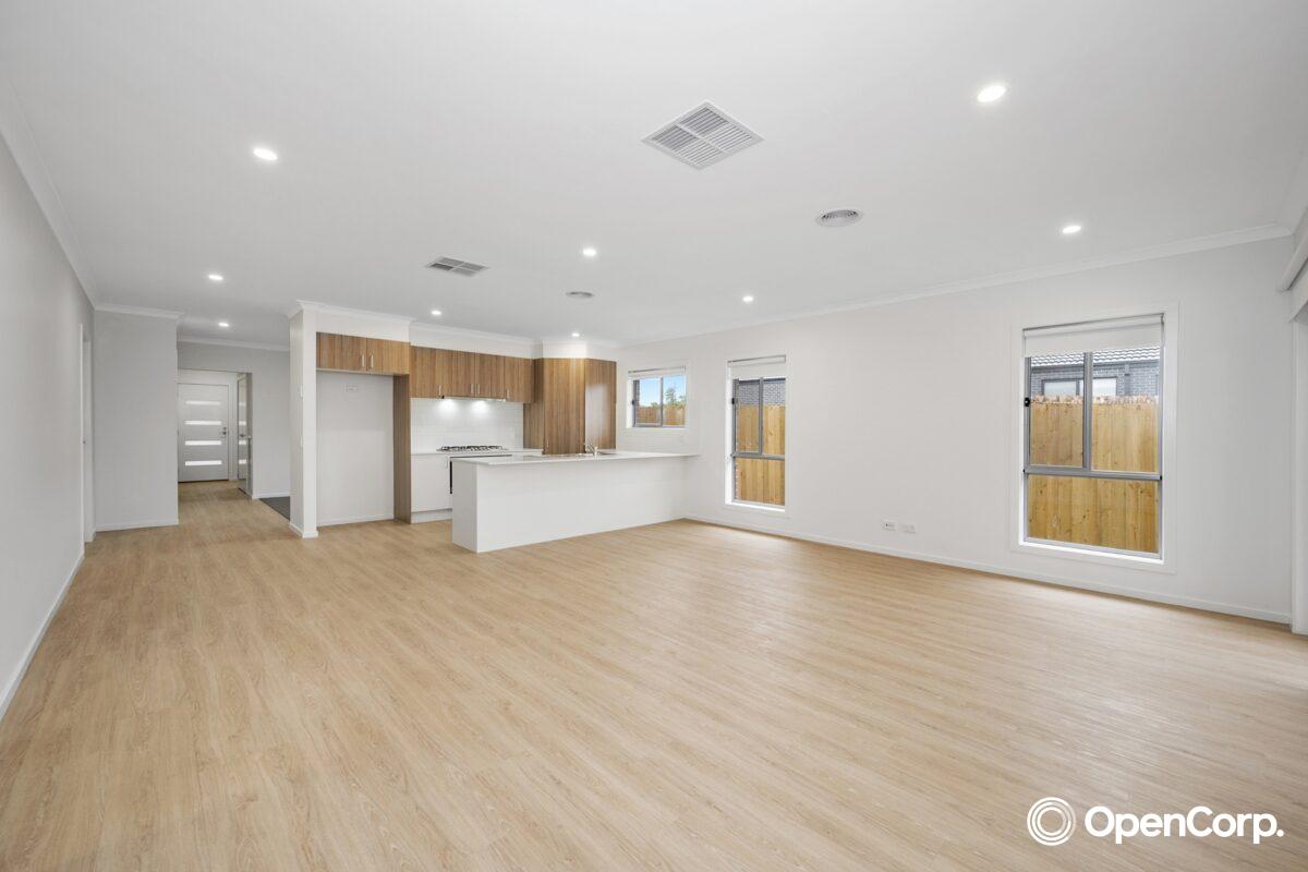 30 Skyway Ave, WOLLERT, VIC 3750