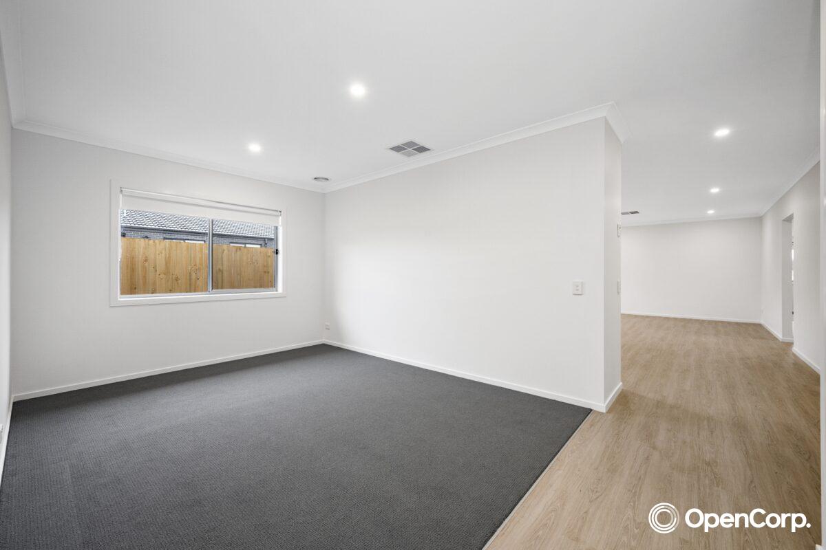 30 Skyway Ave, WOLLERT, VIC 3750