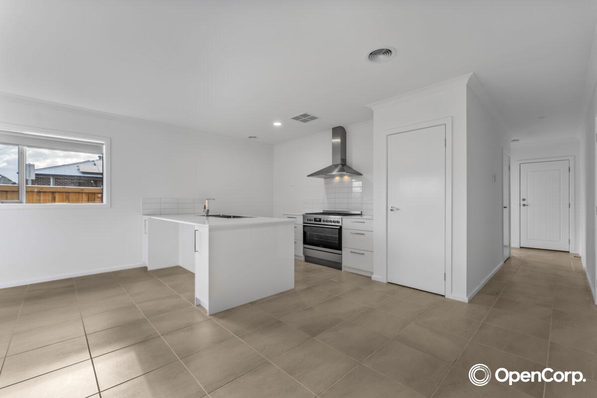 102 Pear Parade, Fraser Rise, VIC 3336