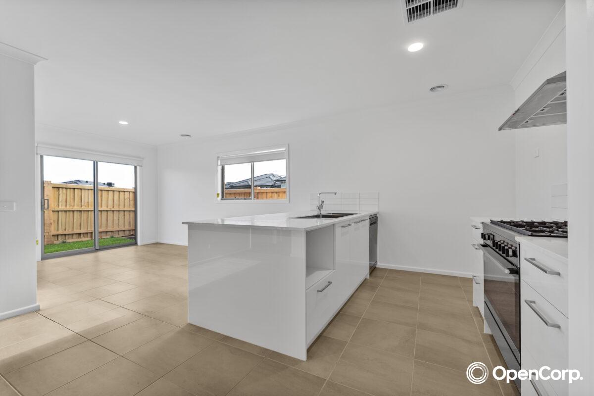 102 Pear Parade, Fraser Rise, VIC 3336