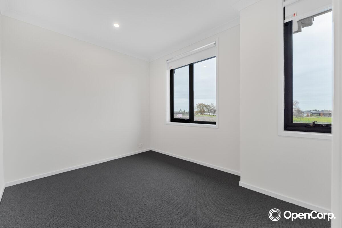 16 Bondi Walk, Berwick, VIC 3806
