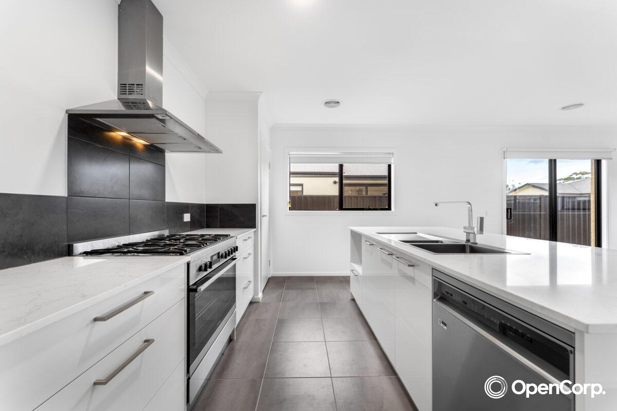 11 Fox Street, Fraser Rise, VIC 3336