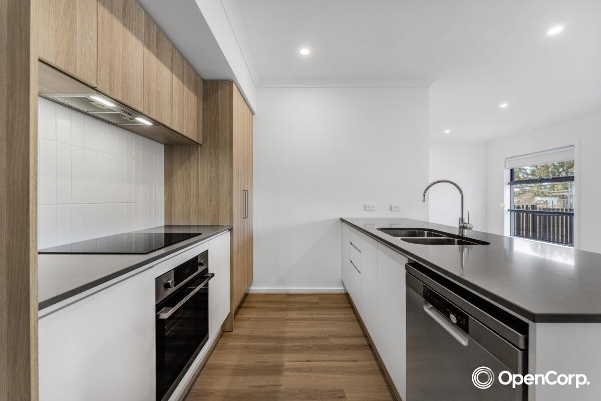 15 Buckwheat Walk, Mickleham, VIC 3064