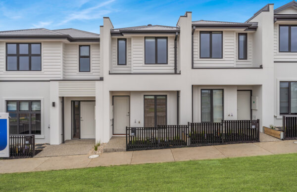 16 Bondi Walk, Berwick, VIC 3806