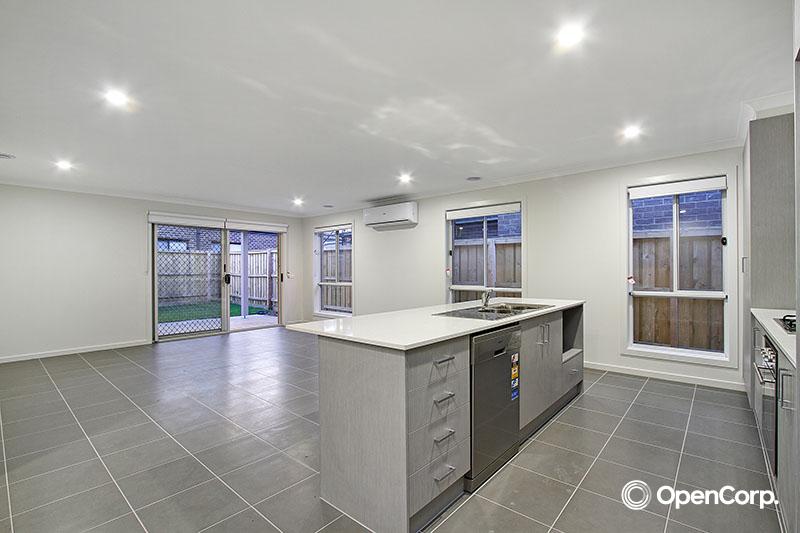 3 Flourish Circuit, Greenvale, VIC 3059