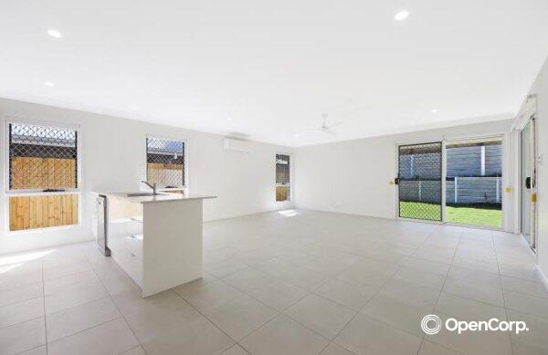 8 Bonnyton Street, THORNLANDS, QLD 4164