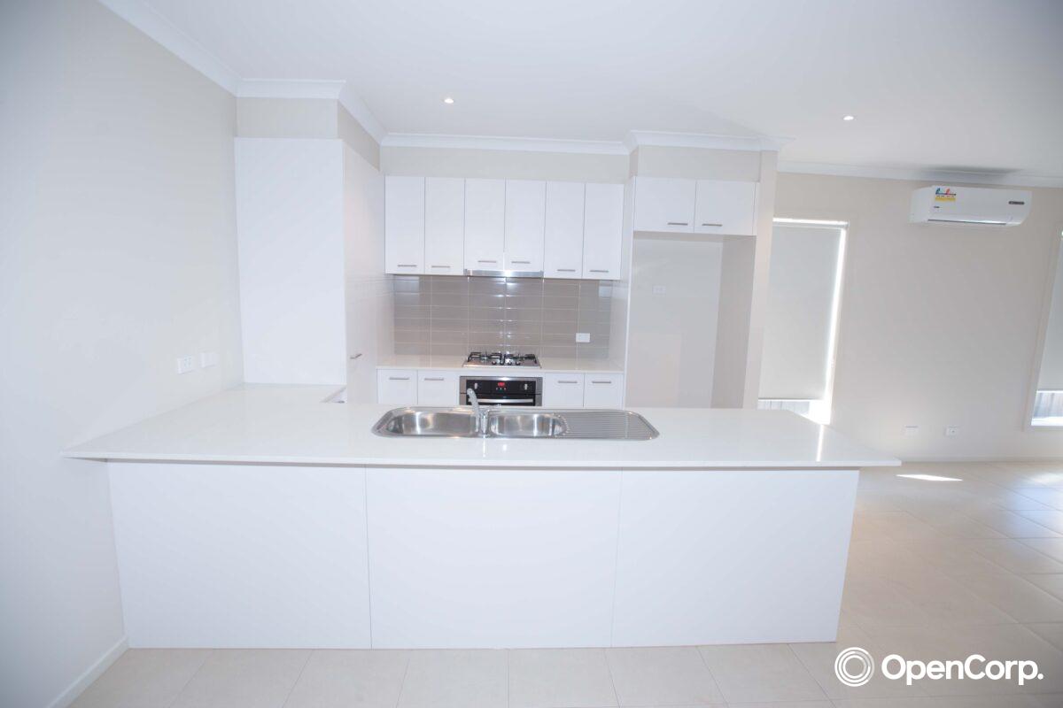 3 Frontier Avenue, Greenvale, VIC 3059