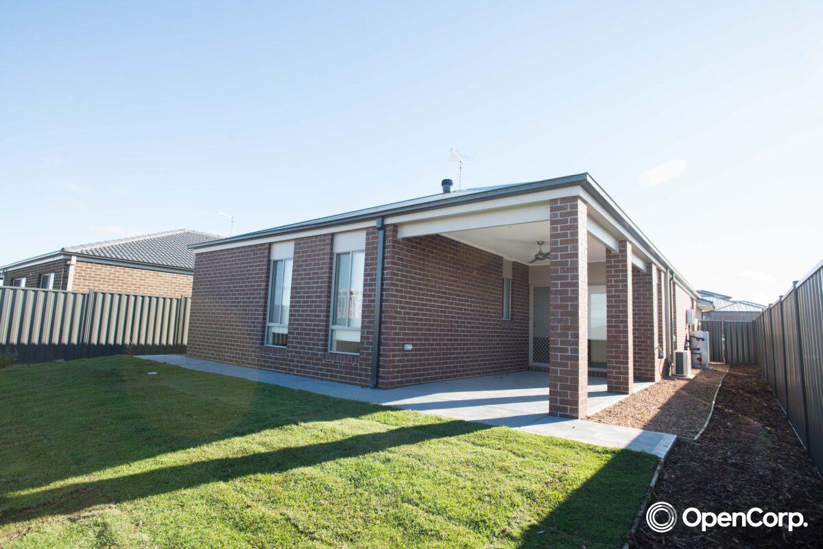 3 Frontier Avenue, Greenvale, VIC 3059