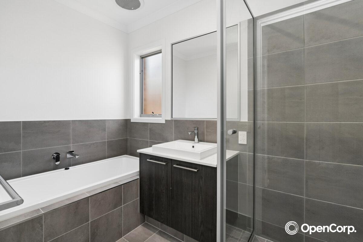 4 Wicklow Crescent, Donnybrook, VIC 3064