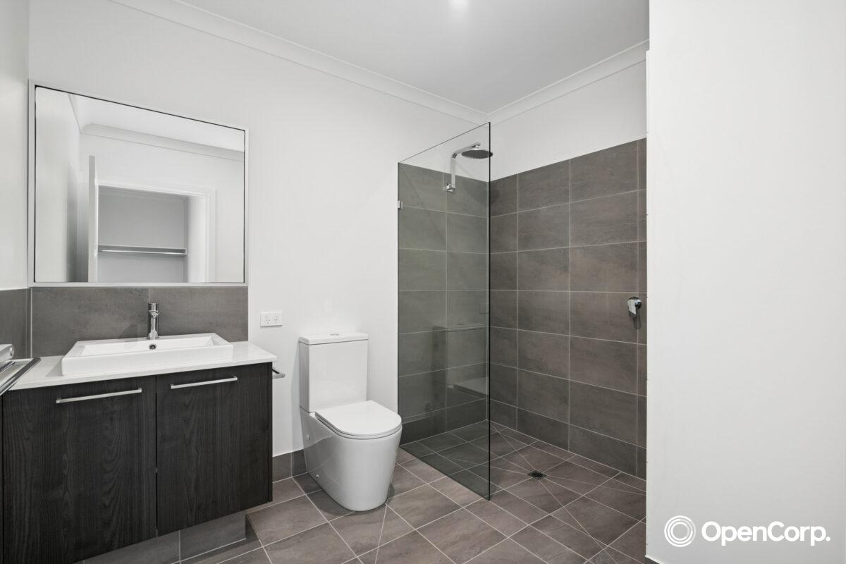 4 Wicklow Crescent, Donnybrook, VIC 3064