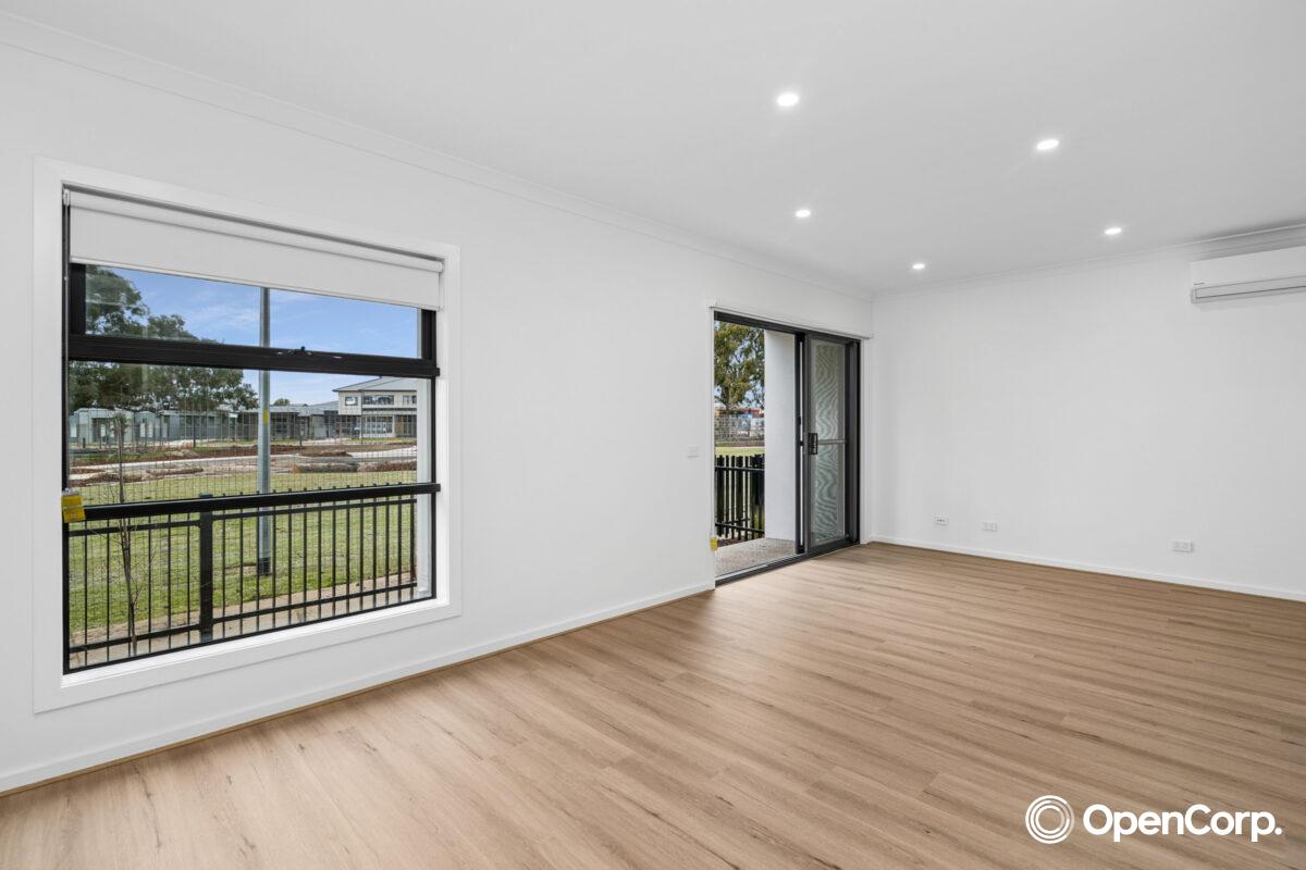 27 Buckwheat Walk, Mickleham, VIC 3064
