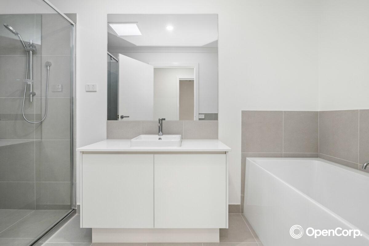 27 Buckwheat Walk, Mickleham, VIC 3064