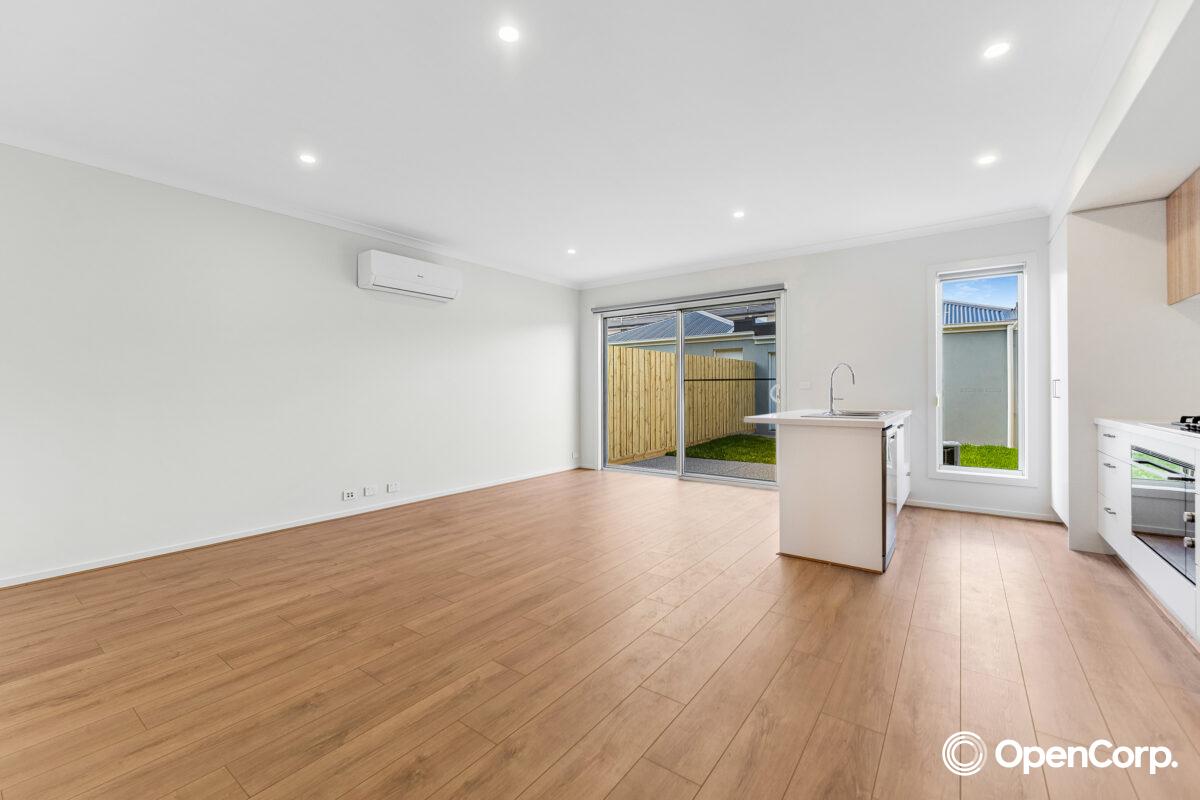 9 Crotone Avenue, Deanside, VIC 3336