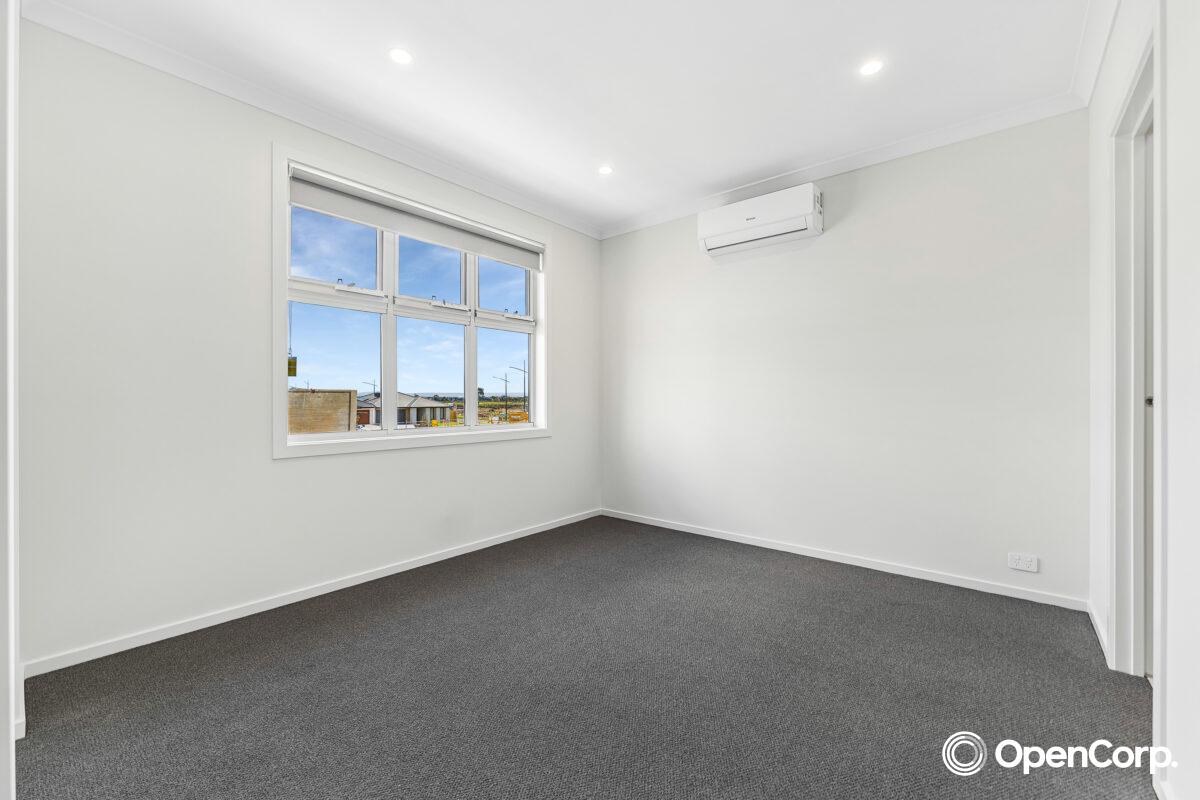 9 Crotone Avenue, Deanside, VIC 3336