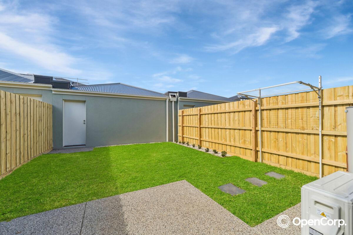9 Crotone Avenue, Deanside, VIC 3336