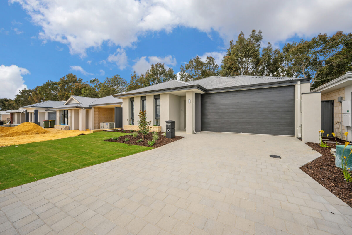 33 Lucerne Circuit, Champion Lakes, WA 6111