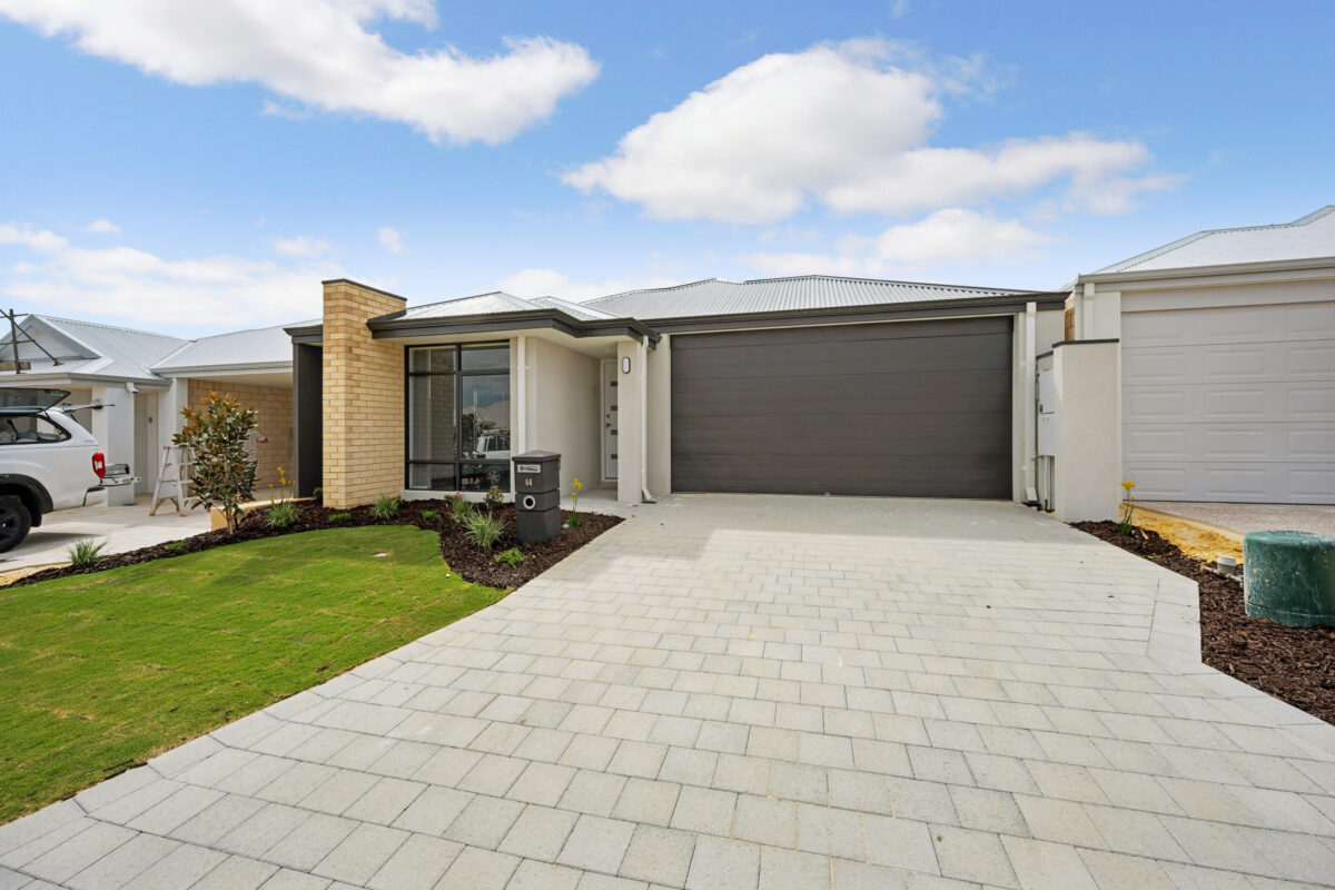 64 Gippsland Parade, CHAMPION LAKES, WA 6111