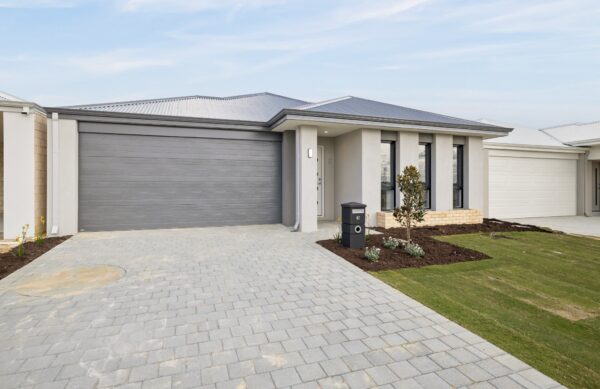 42 Lucerne Circuit, CHAMPION LAKES, WA 6111
