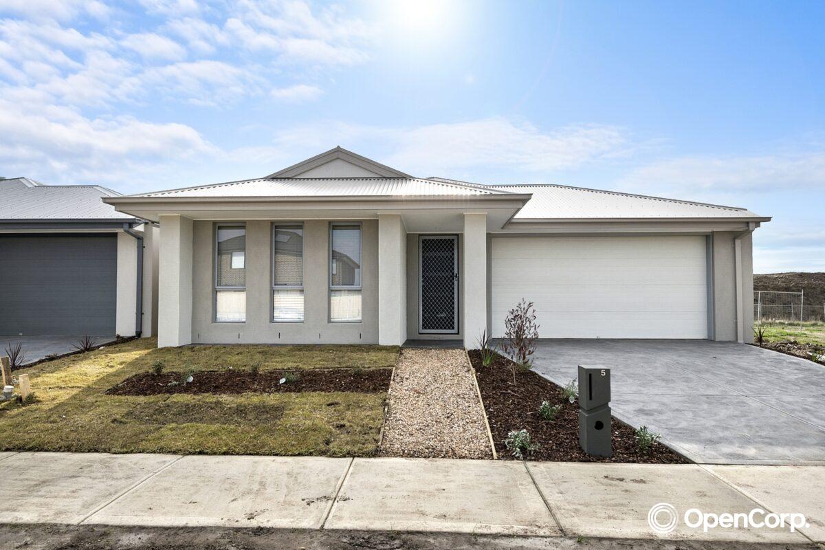5 Avisha Way, GREENVALE, VIC 3059
