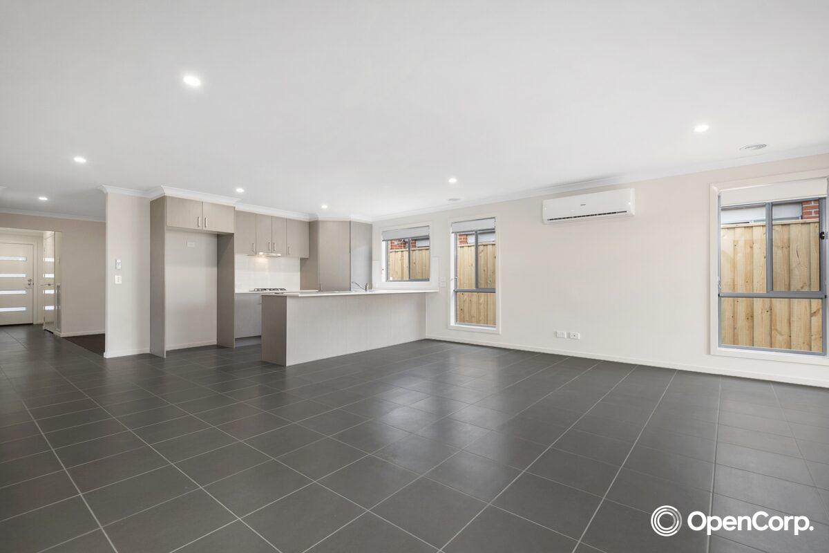 5 Avisha Way, GREENVALE, VIC 3059
