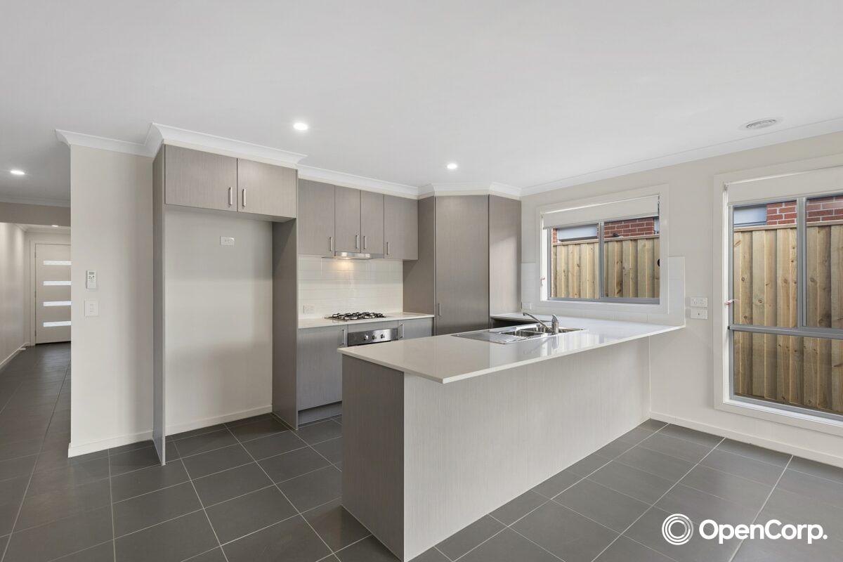 5 Avisha Way, GREENVALE, VIC 3059