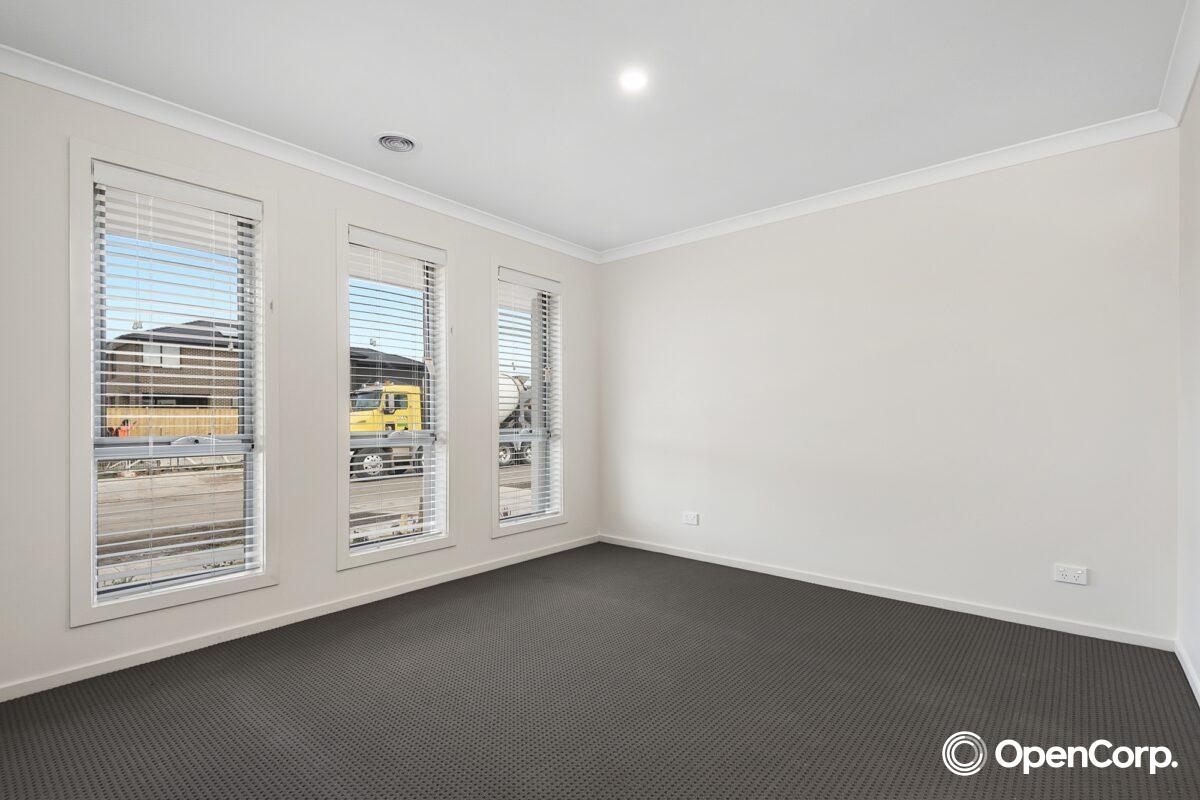5 Avisha Way, GREENVALE, VIC 3059