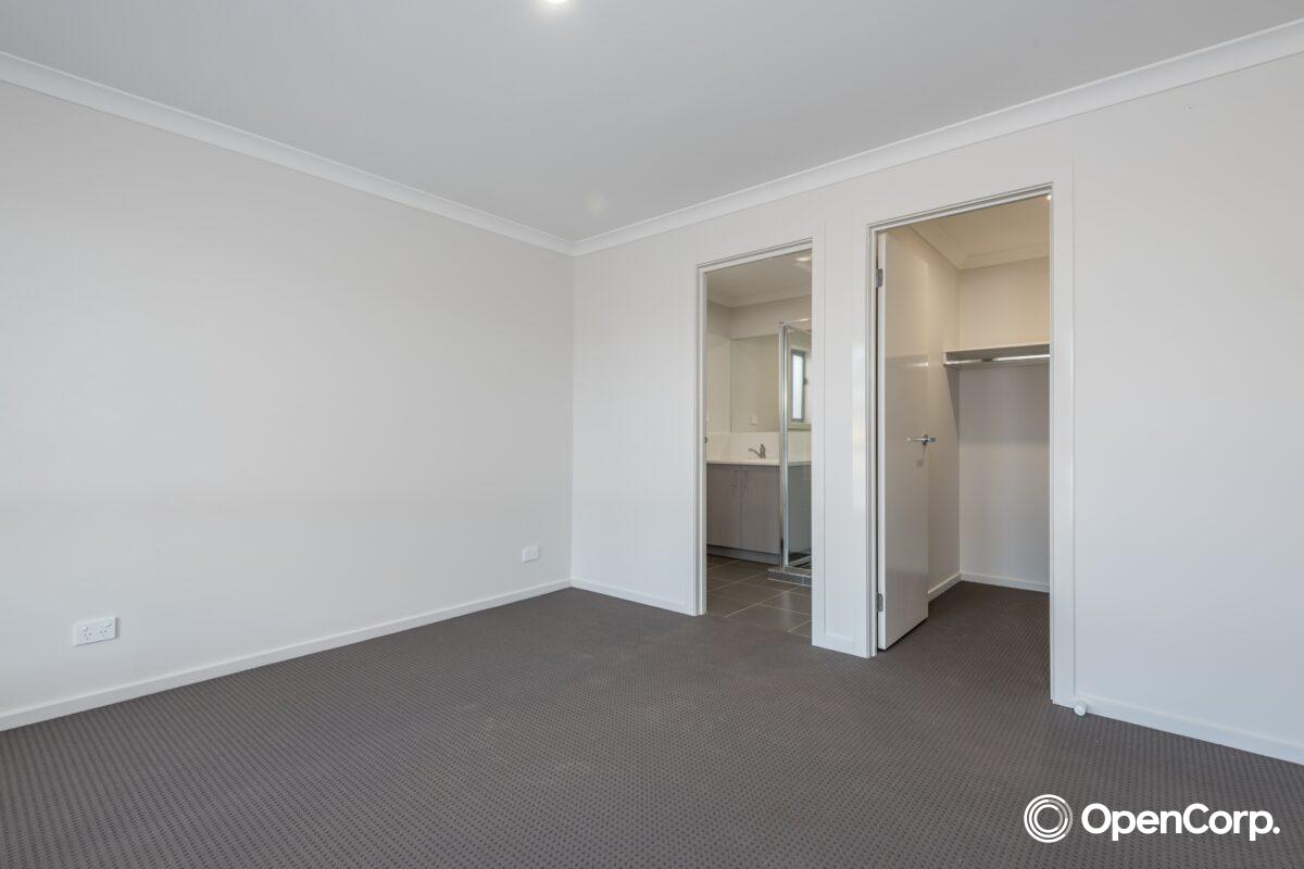 5 Avisha Way, GREENVALE, VIC 3059