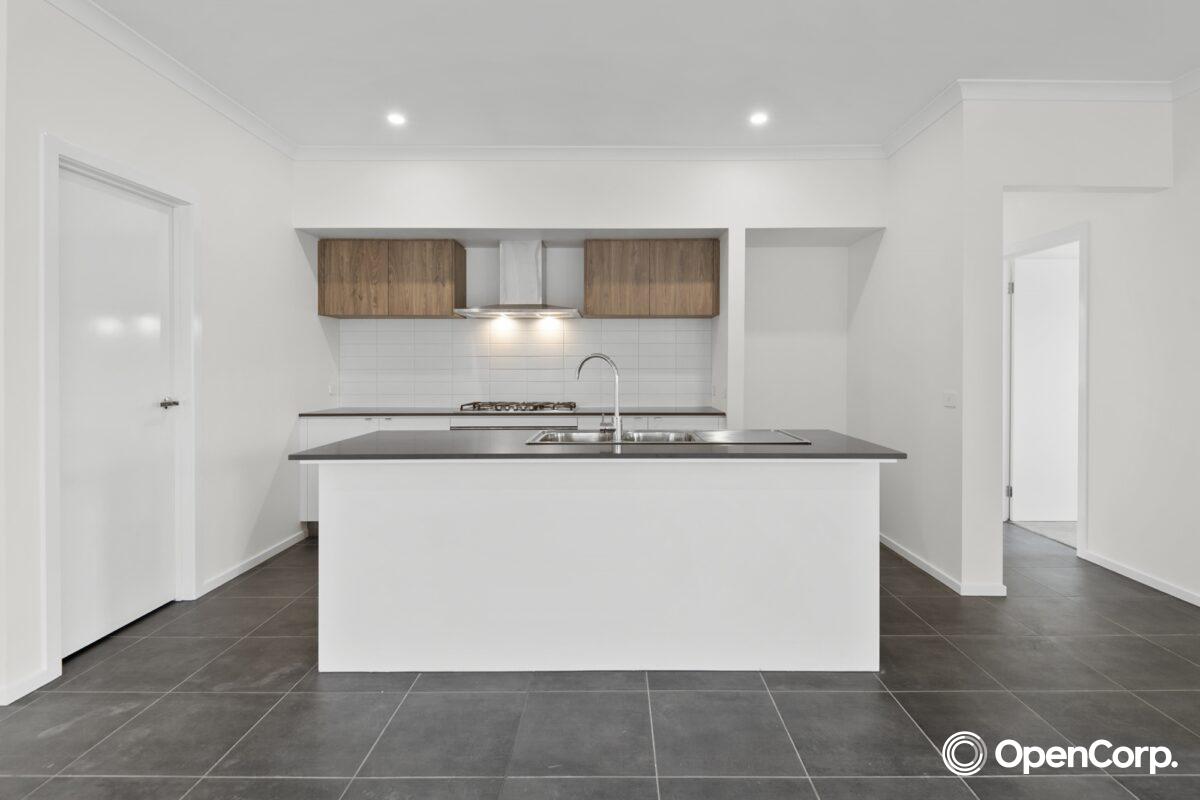 175 Riverwood Dr, Junction Village, VIC 3977