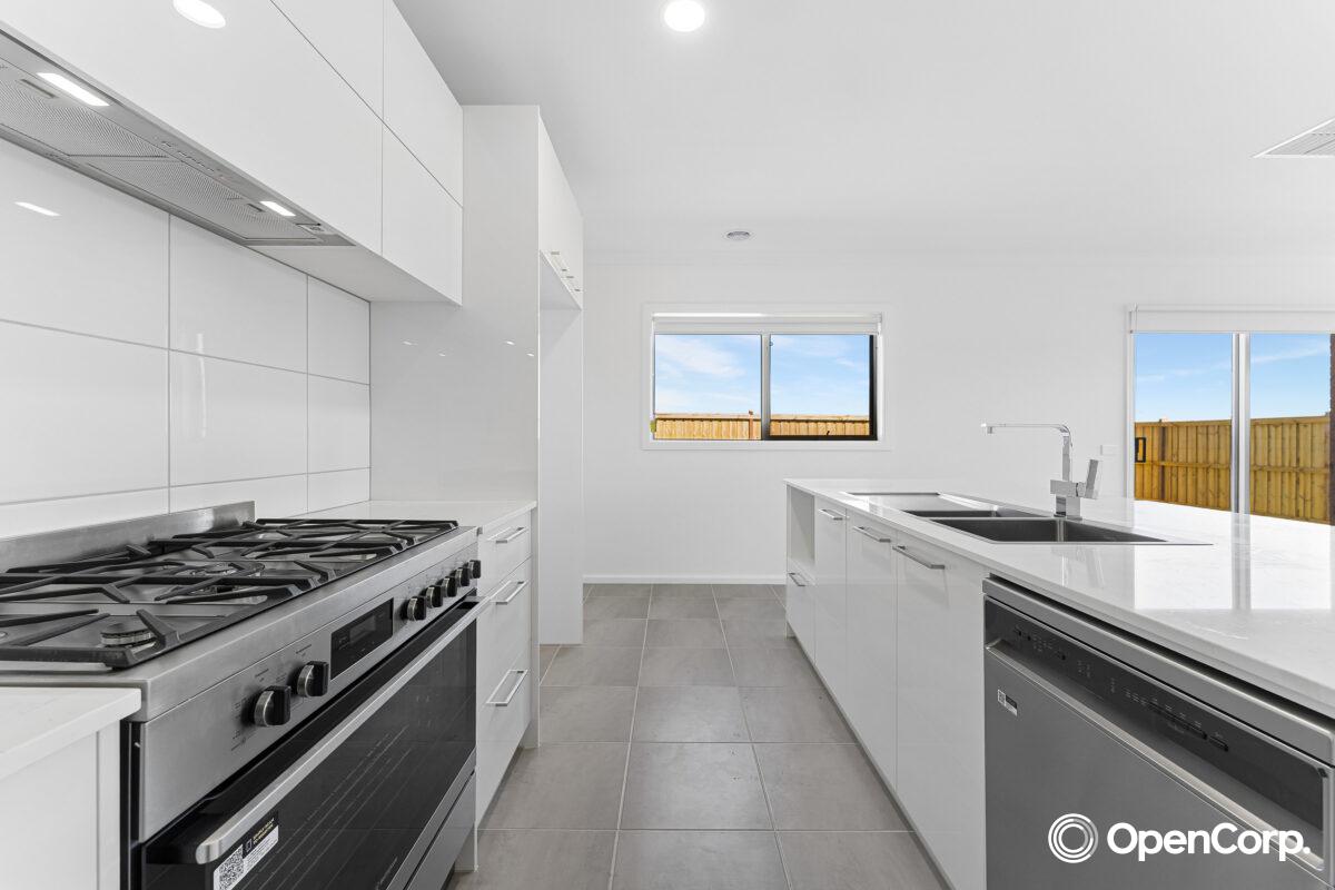 8 Tara Circuit, Donnybrook, VIC 3064