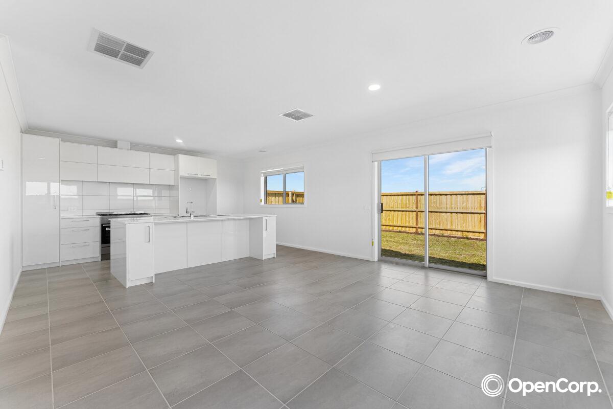 8 Tara Circuit, Donnybrook, VIC 3064