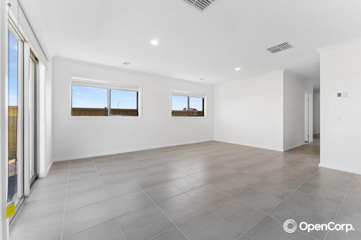 8 Tara Circuit, Donnybrook, VIC 3064