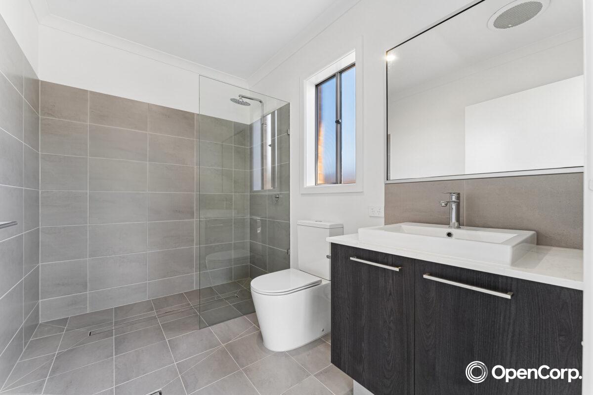 8 Tara Circuit, Donnybrook, VIC 3064