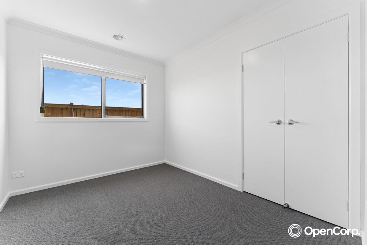 8 Tara Circuit, Donnybrook, VIC 3064
