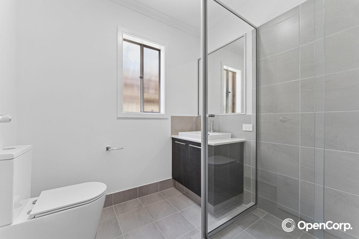 8 Tara Circuit, Donnybrook, VIC 3064