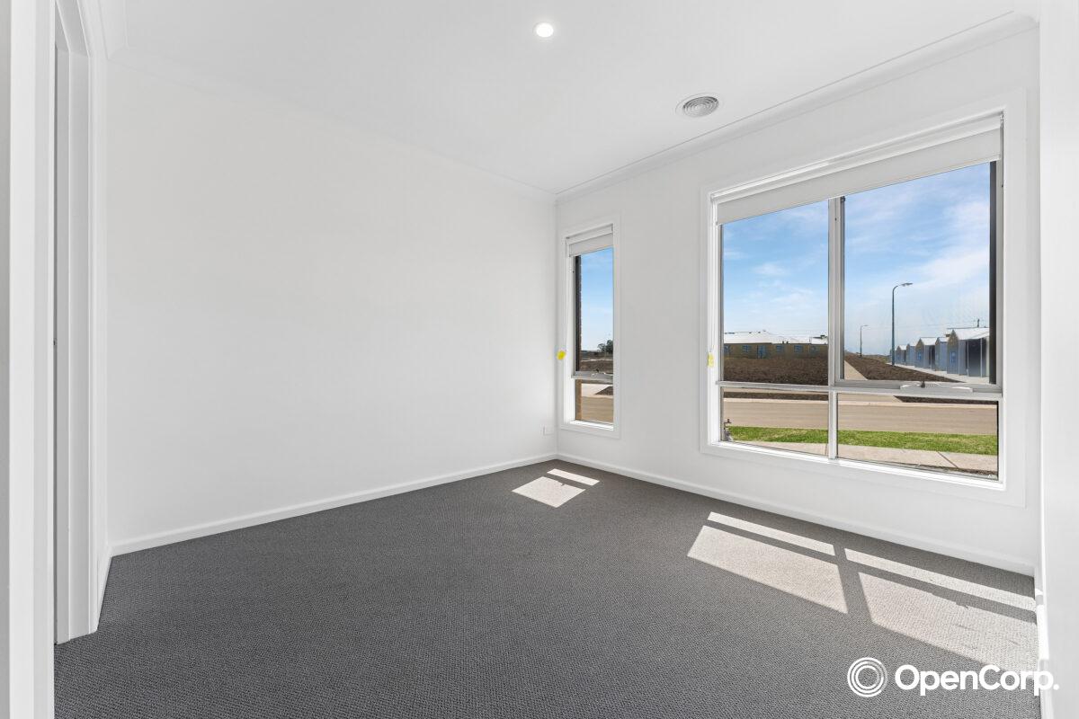 8 Tara Circuit, Donnybrook, VIC 3064