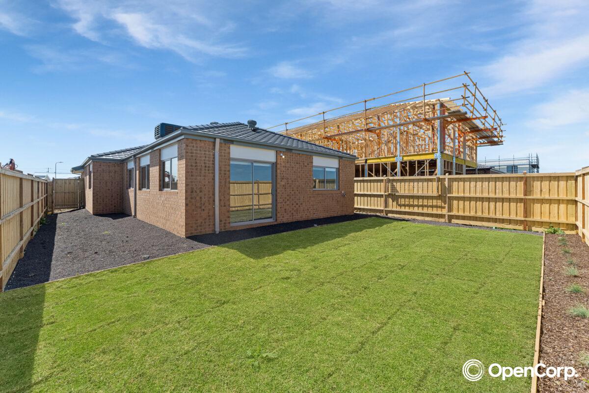 8 Tara Circuit, Donnybrook, VIC 3064