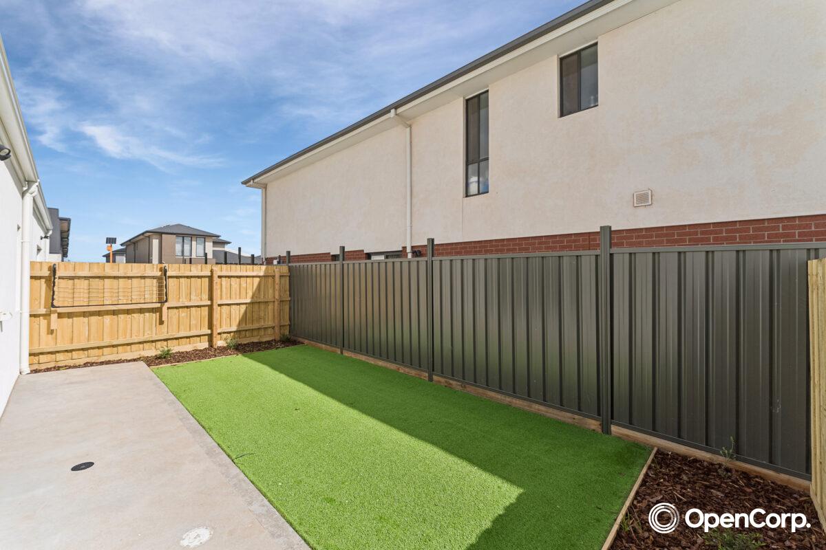 17 Sunstone Drive, Cobblebank, VIC 3338