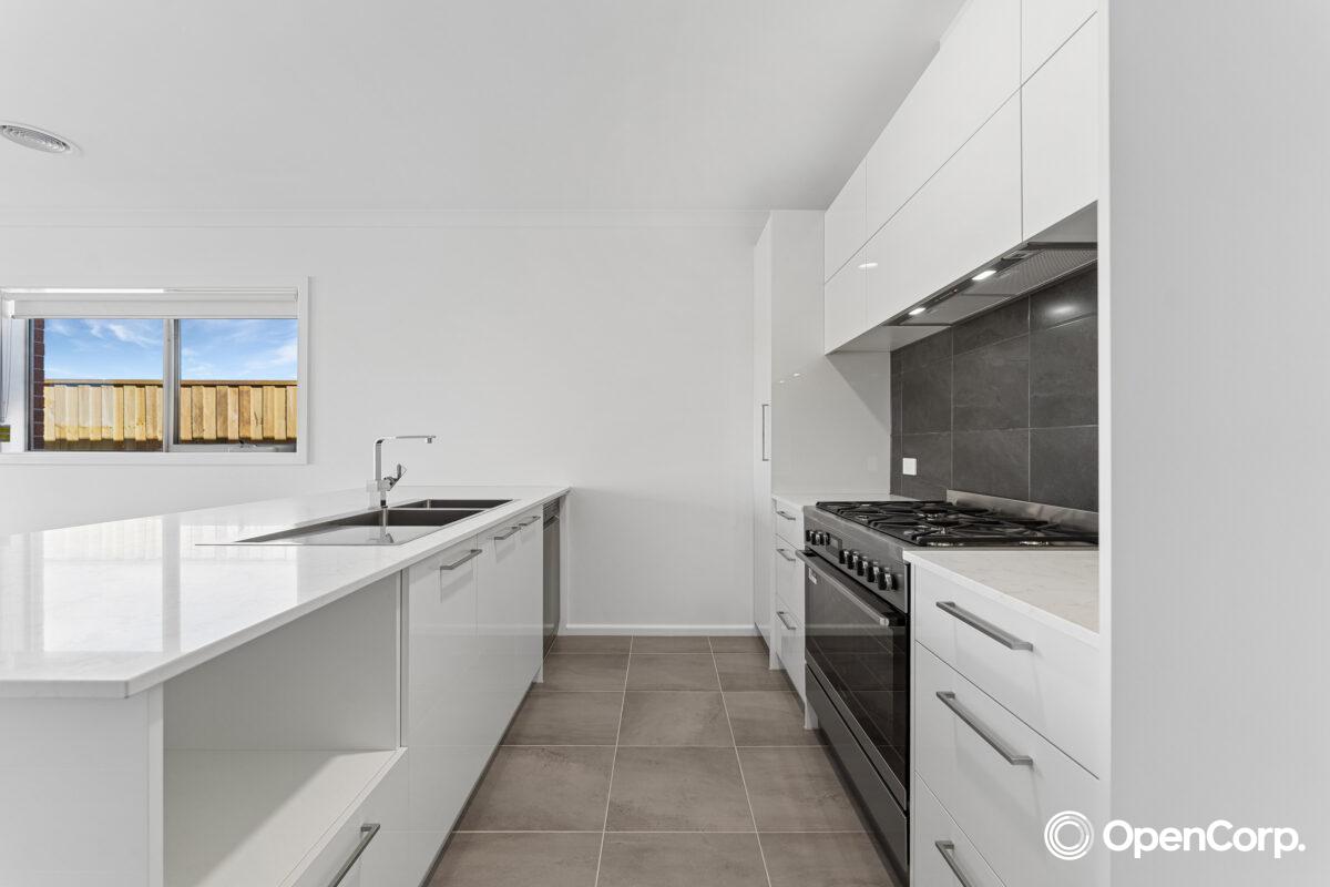 28 Mangioni Drive, Deanside, VIC 3336