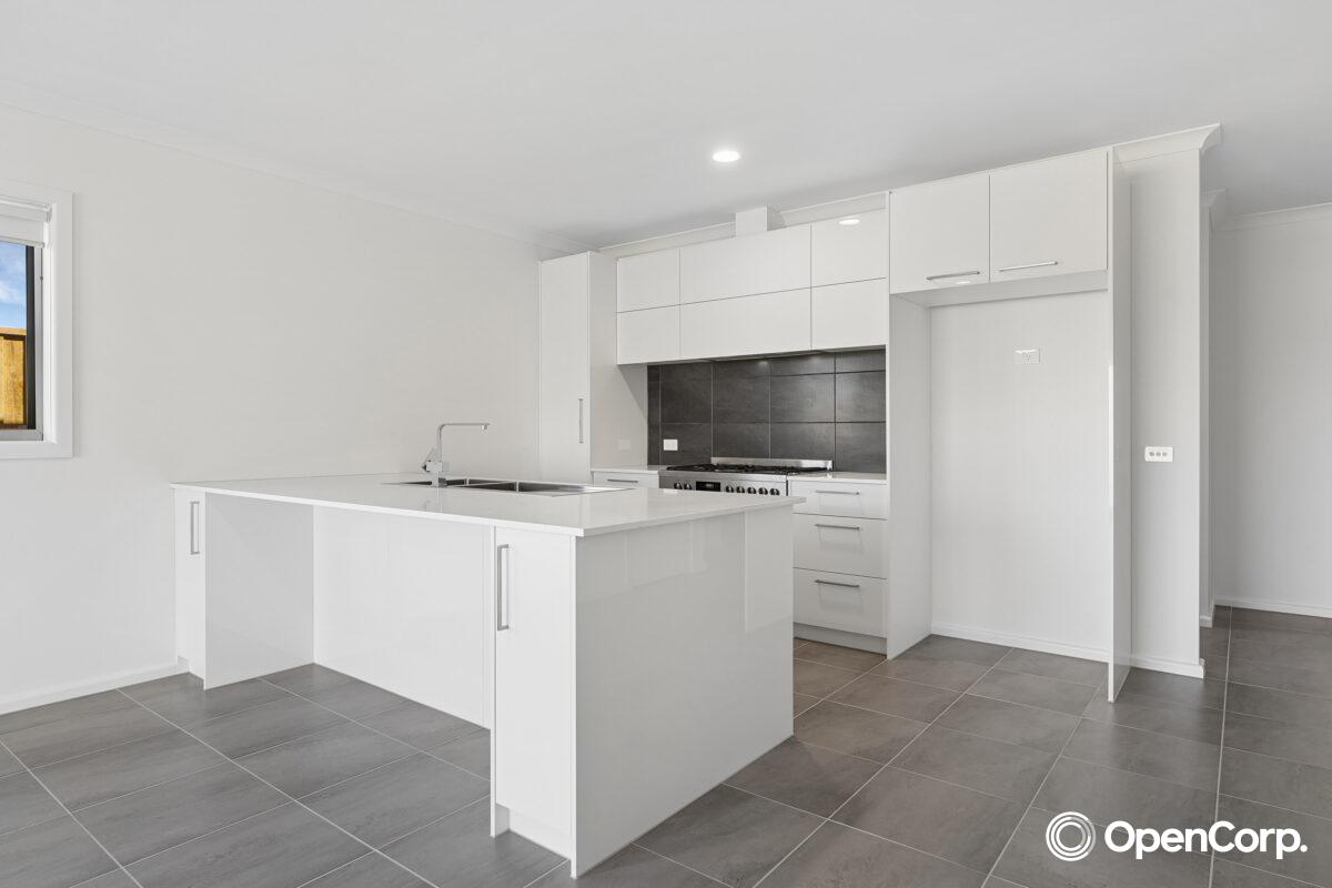 28 Mangioni Drive, Deanside, VIC 3336