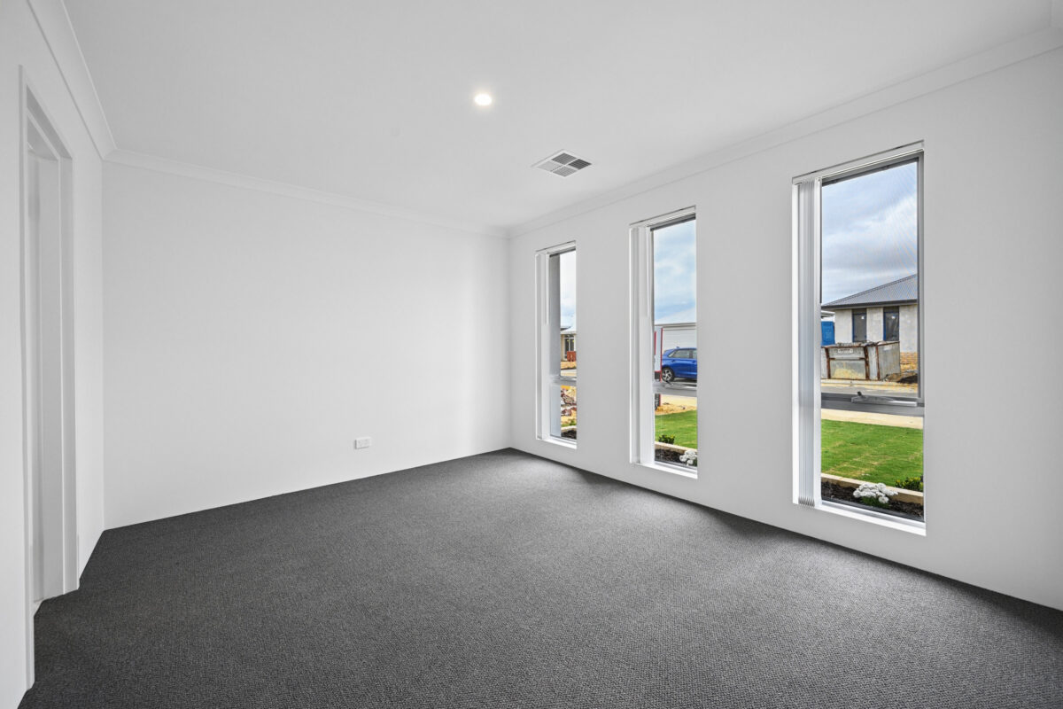 77 Gippsland Parade, CHAMPION LAKES, WA 6111