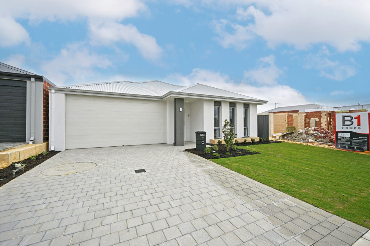 77 Gippsland Parade, CHAMPION LAKES, WA 6111