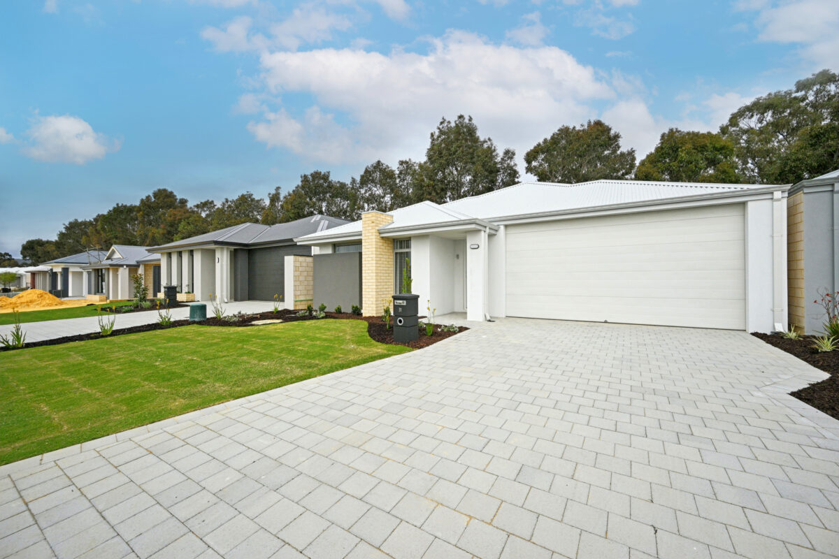 31 Lucerne Circuit, CHAMPION LAKES, WA 6111